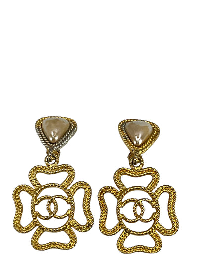 CHANEL Vintage Clover Faux Pearl CC Logo Earrings-Replica Designer Handbag Store
